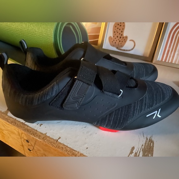 Other - Cycling shoes size 43. Never worn- includes spd clips